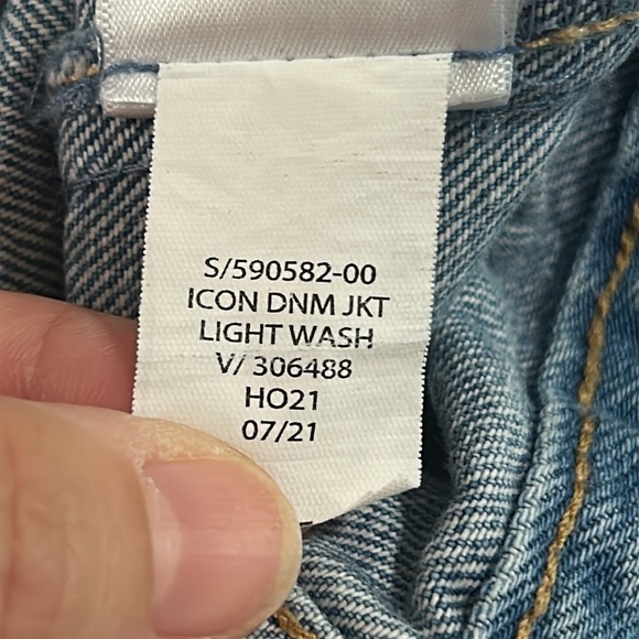 Gap Kids Icon Denim Jacket in Light Wash - Size Large - Picture 11 of 11